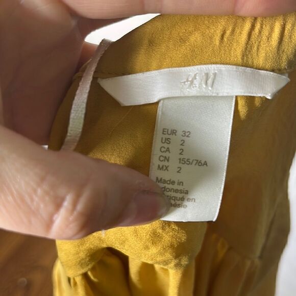 H&M Yellow Women’s Size 2 Top Blouse - Picture 2 of 3